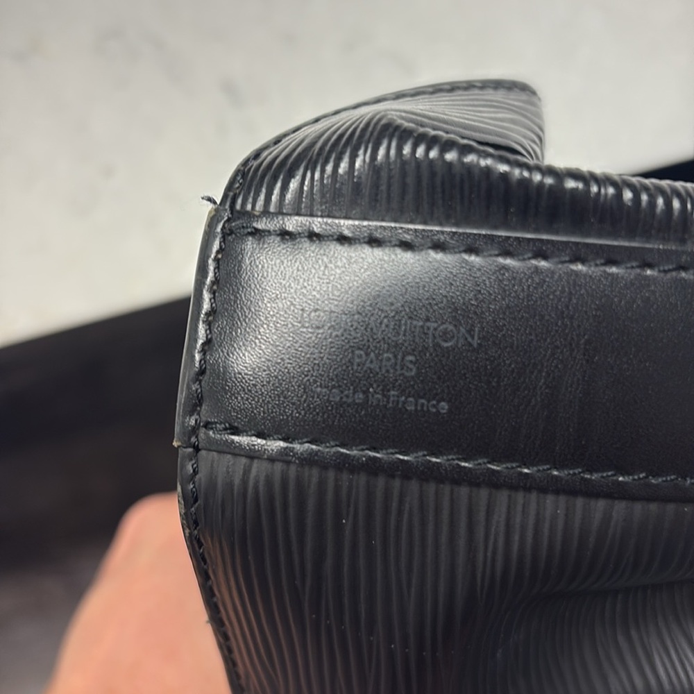 AUTHENTIC Louis Vuitton Black Epi Leather Sac D’ePaule - Picture 16 of 16